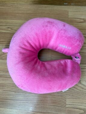 Velvet Travel Neck Pillow,Aloha, Hawaii 
 Has a snap closure